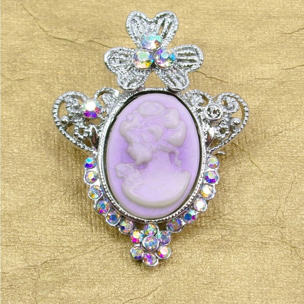 Cameo pin brooch in light purple with crystals and flower design on top   New